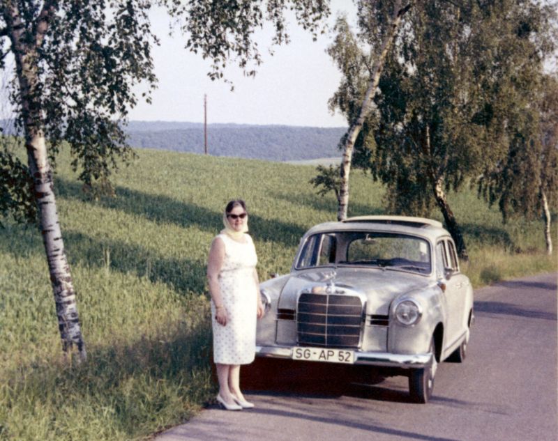 1950s-women-with-automobiles-20.jpg