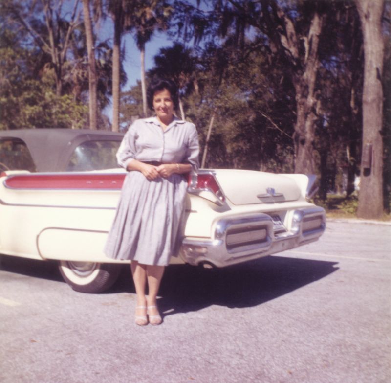 1950s-women-with-automobiles-24.jpg