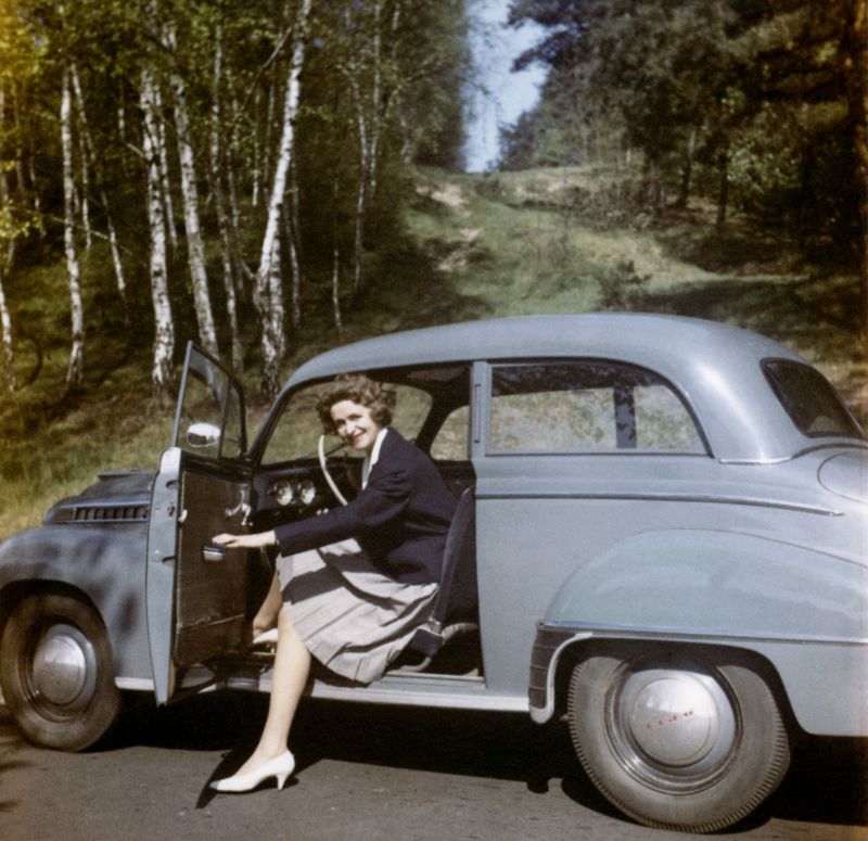 1950s-women-with-automobiles-3.jpg