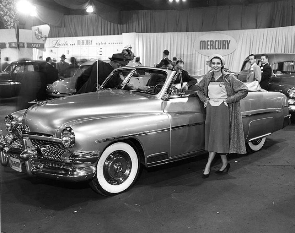 1951 display Mercury @ Chicago Auto Show.jpg