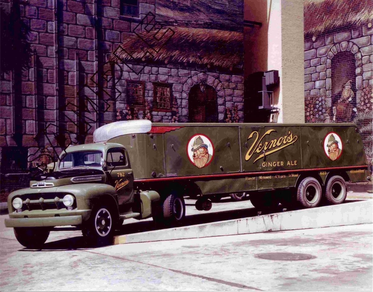 1951-FORD-F8-FRUEHAUF-VERNORS-GINGER-ALE.jpg