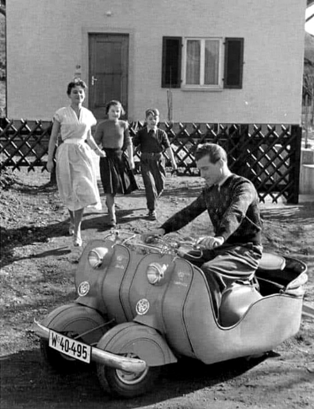 1953 UYE5E5EU.jpg