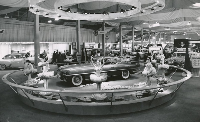1954 Dodge Firearrow III Sports Coupe at 1954 Chicago Auto Show.jpg