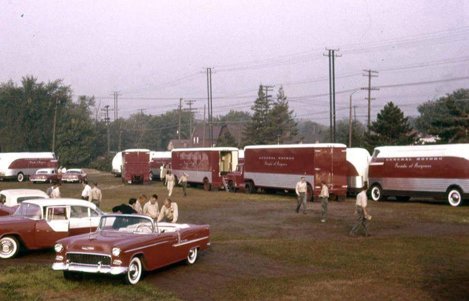 1954 GM Motorama buses 55 Chevy.jpg