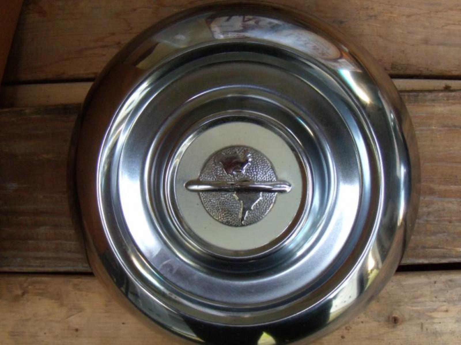 1954 Olds hubcap A.jpg