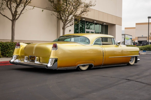 1954_cadillac_coupe_deville_1545936289f66e7dff9f98764daDanielRojas-FogAgain-54-TB-4-620x413.jpg