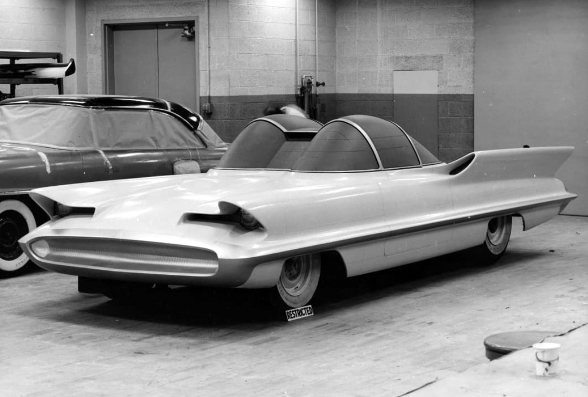 1955-lincoln-futura-concept-car-13.jpg