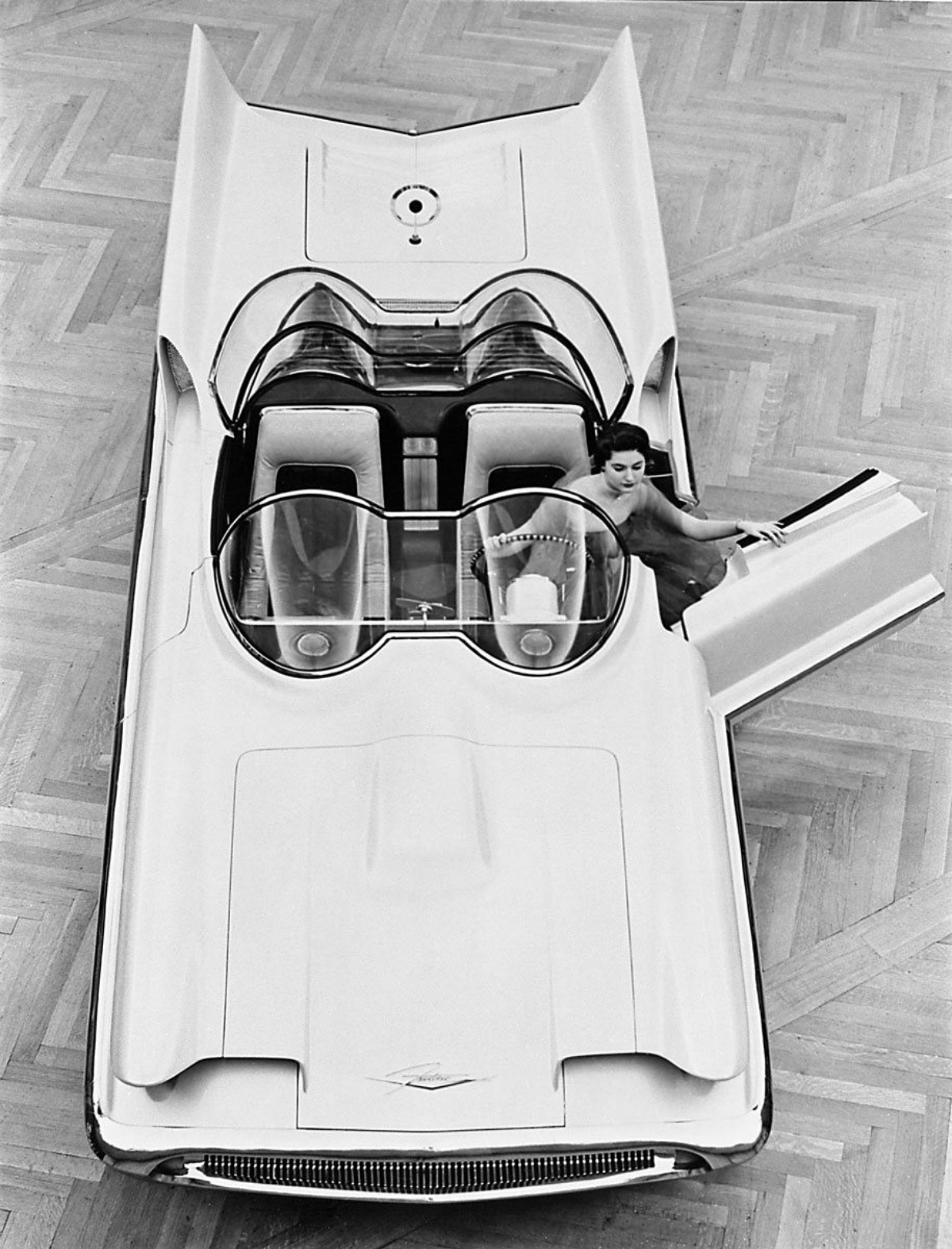 1955-lincoln-futura-concept-car-4.jpg