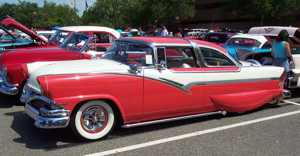 1956-Ford-Crown-Victoria-custom-pink-white-le.jpg