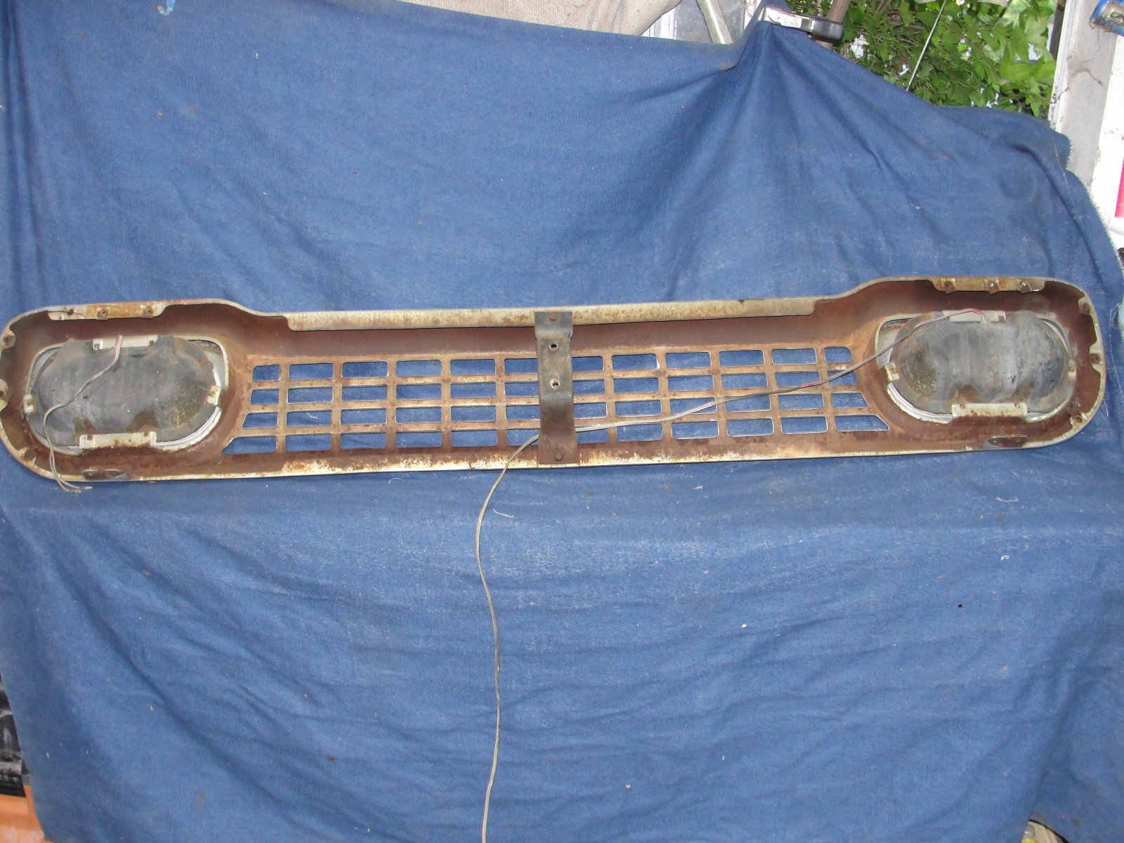 1958 f 100 grill 013.JPG