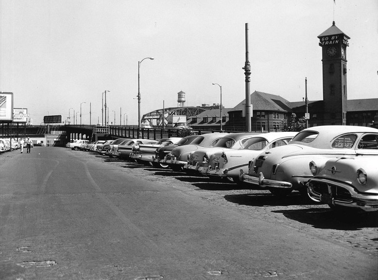 1959 Portland OR Irving & Broadway train station.jpg