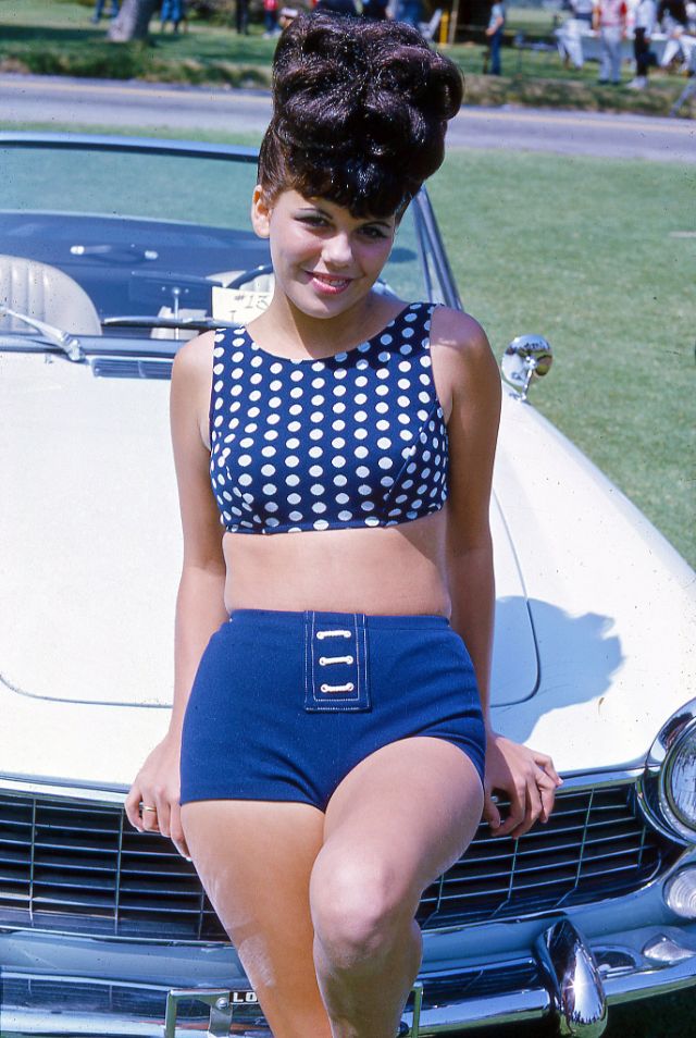 1960s-female-fashion-24.jpeg