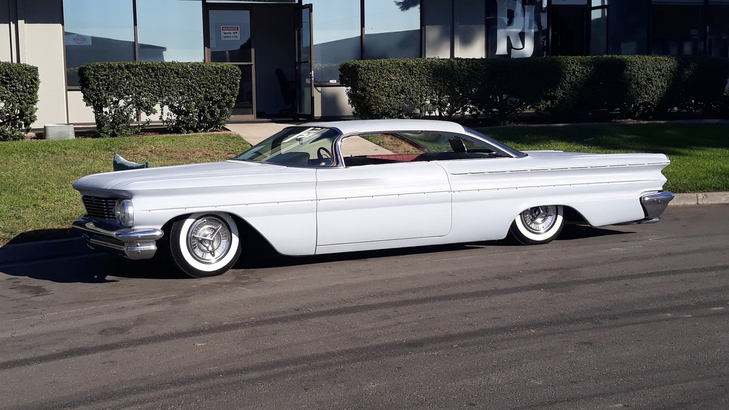 1961 Pontiac.jpg