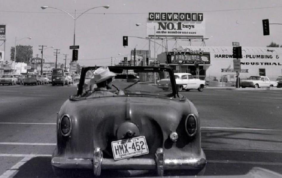 1961 street scene Nash Chevy.jpg