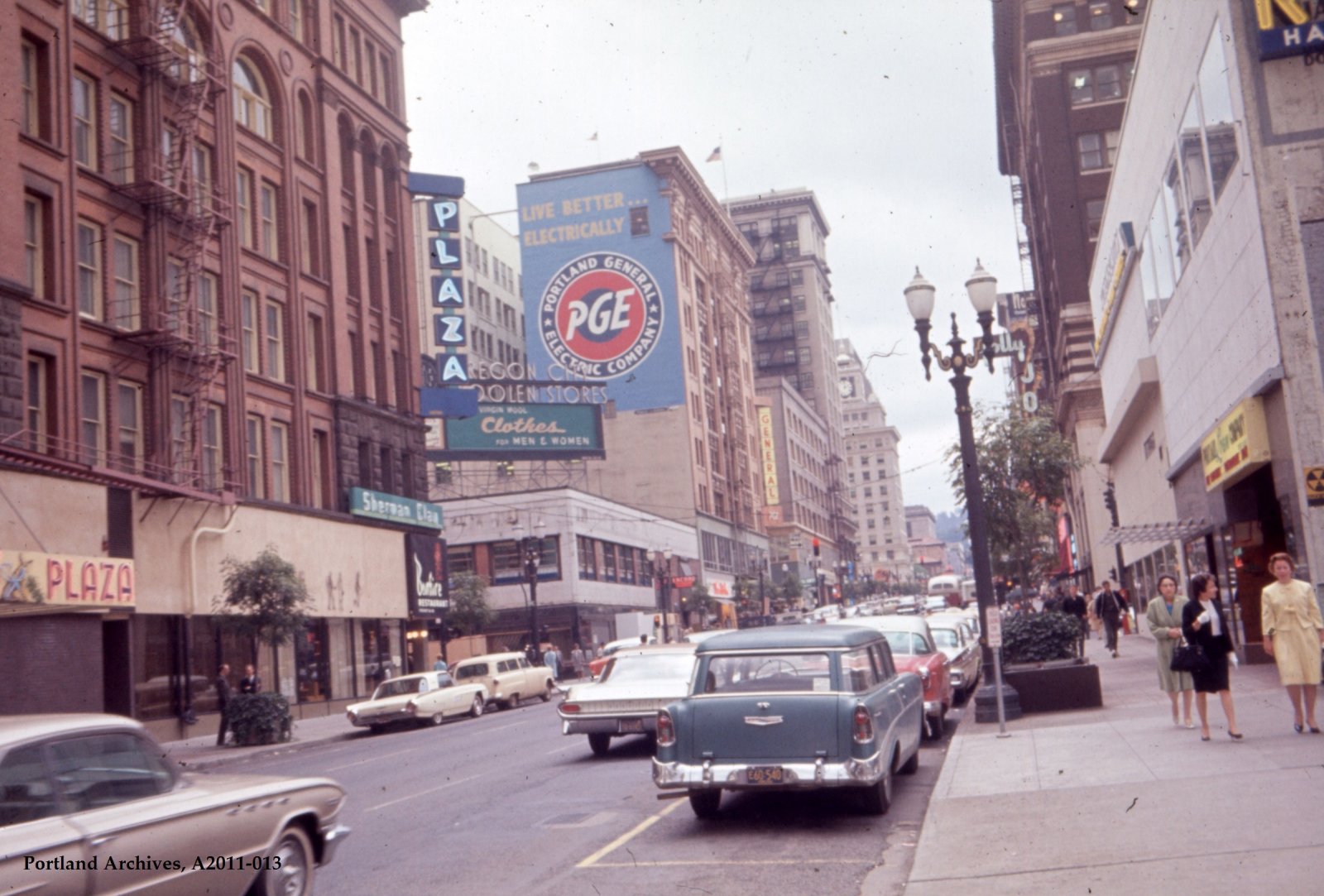 1964-sep-30_vz-308-64-sw-broadway-near-sw-washington-st-looking-south_a2001-013.jpg