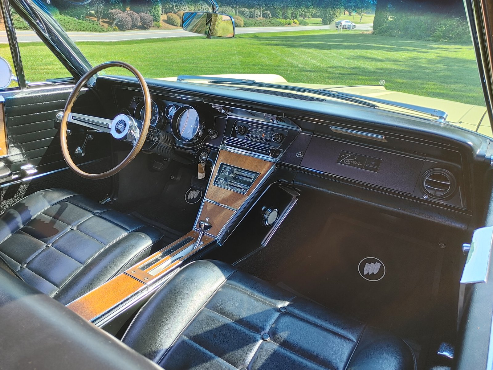 1965 Riviera interior 2.jpg