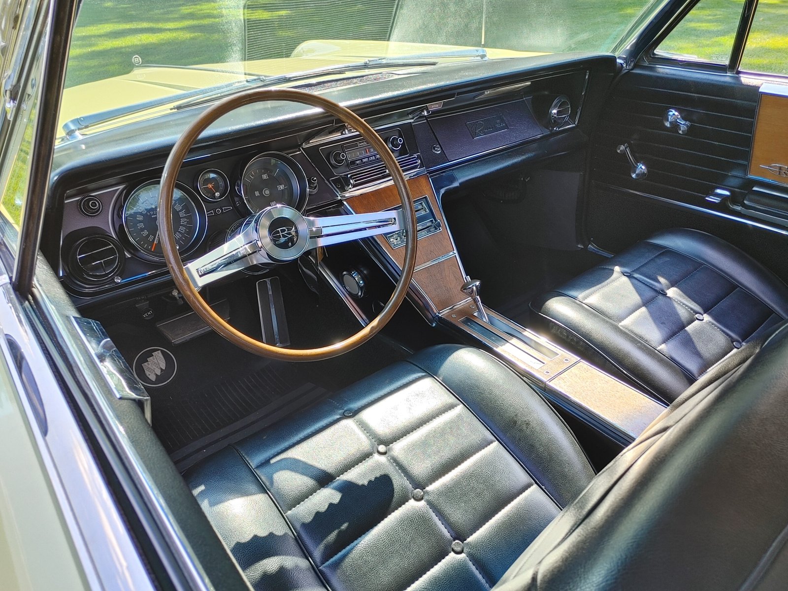 1965 Riviera interior.jpg