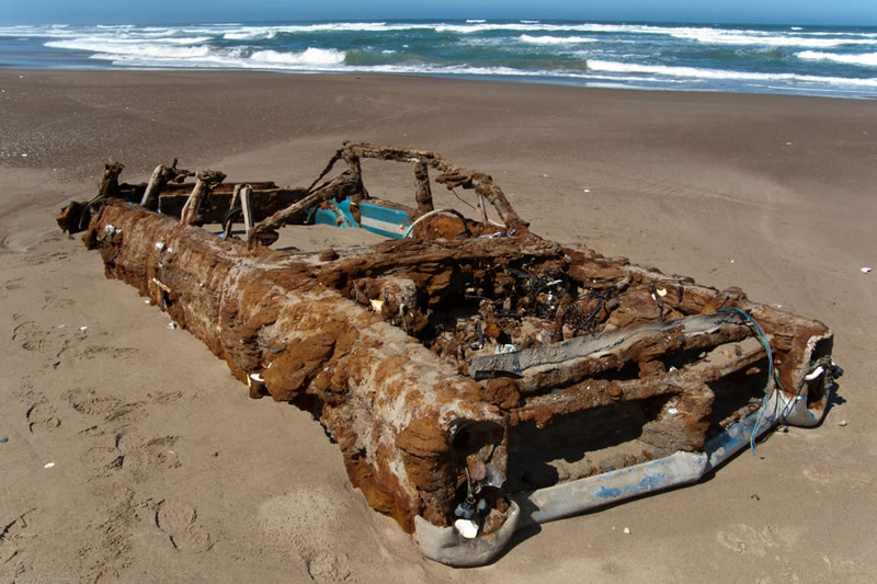 1966-Pontiac-Bonneville-Rusted-Abandoned.jpg