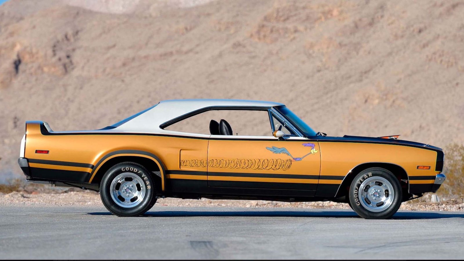 1970_Plymouth_Road_Runner_Rapid_Transit_side.jpg