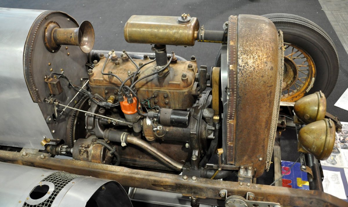 1engine 1925 star roadster c.JPG