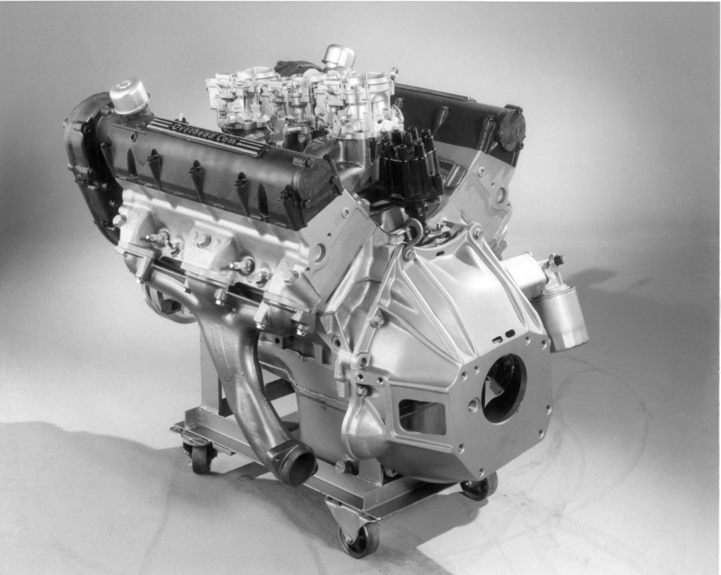 1engine Rare factory photo of Pontiacs 1964 experimental 421 SOHC engine.jpg