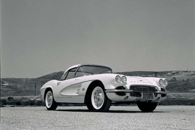 2-1961-chevrolet-corvette-front-side-view.jpg