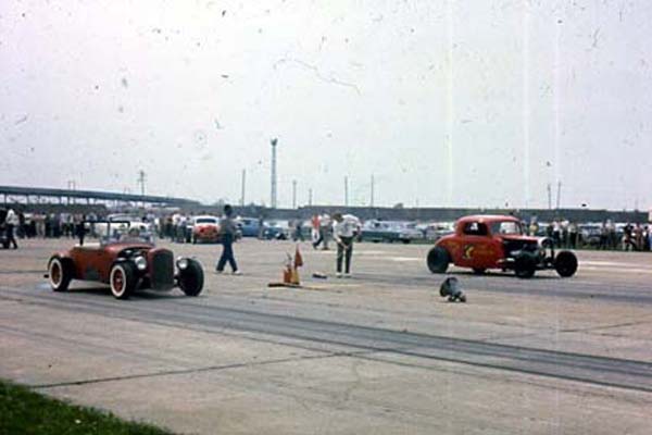 2 COUPLES AT TOLEDO Glass City dragway 62.JPG