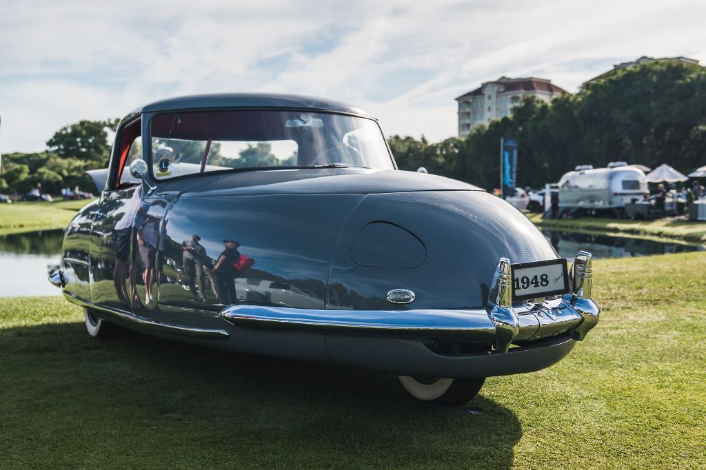 2022 'The Amelia' Concours d'Elegance Davis Divan Three-Wheeler Class (by John Puckett).jpg
