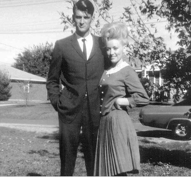 23 Dolly Parton with her husband Carl Dean, they've been to.jpg