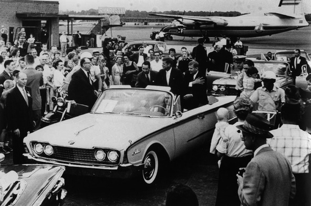 23 President Kennedy`s Ford Thunderbird convertible.jpg