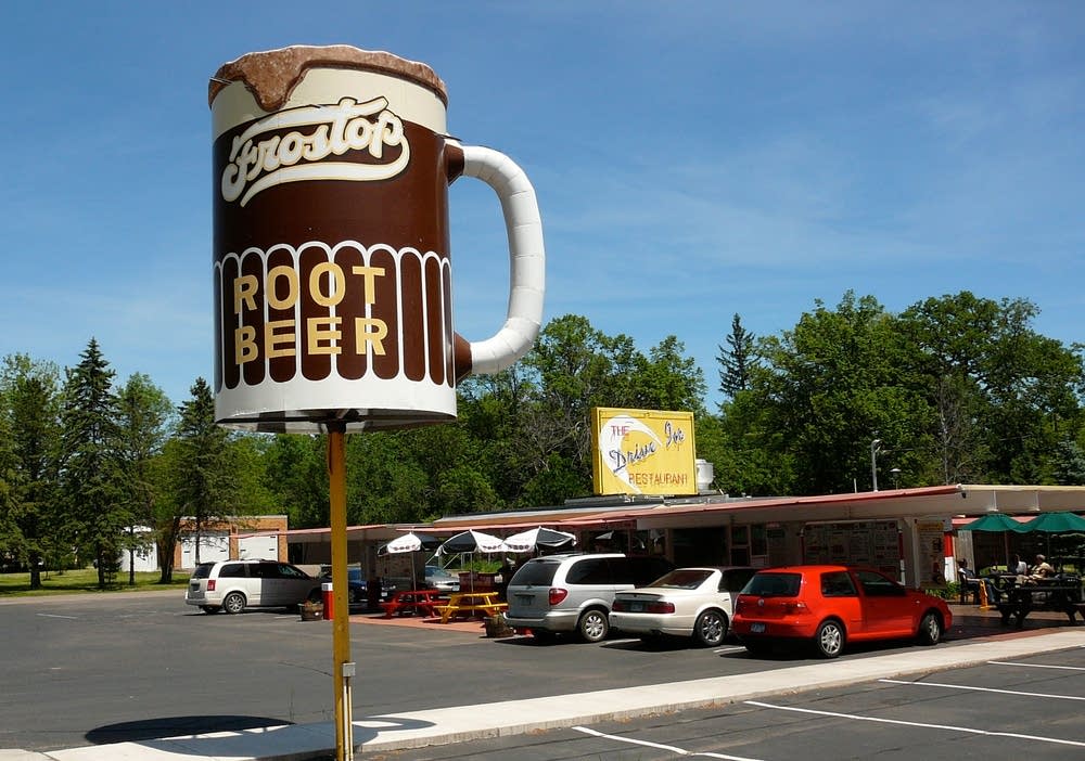 2421f7-20140625-the-drive-in-restaurant-taylors-falls-minnesota.jpg