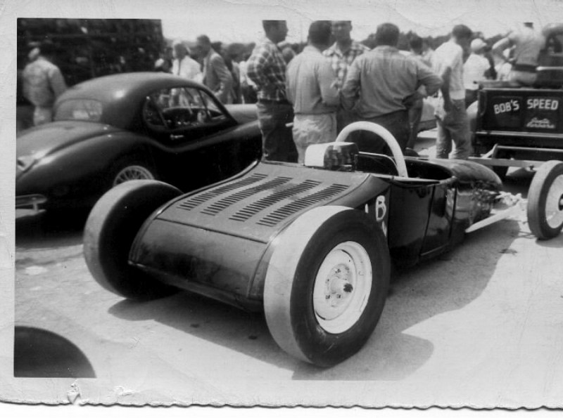 27' modified roadster in pits.jpg