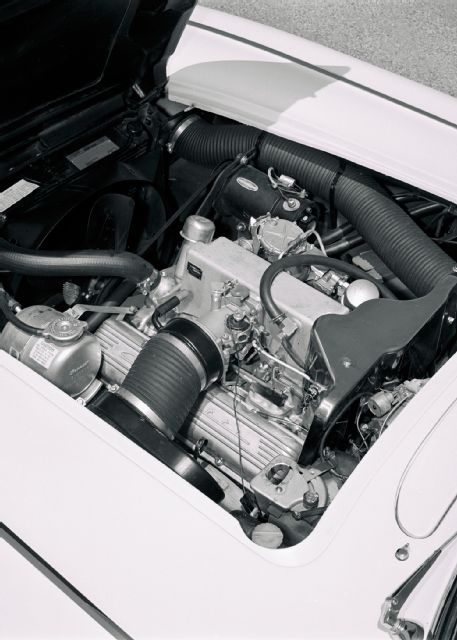 3-1961-chevrolet-corvette-engine-bay.jpg