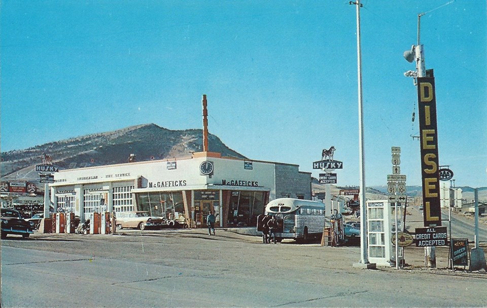 3 2 1.jpg