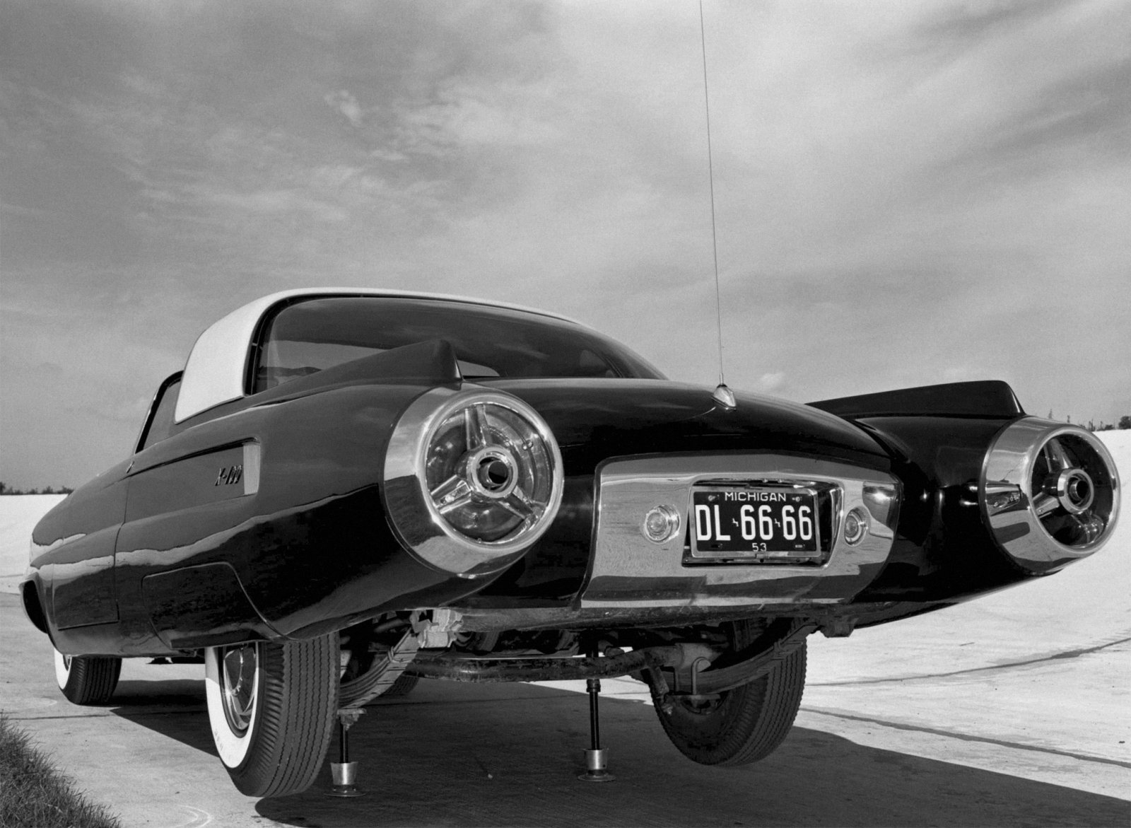 3 4 1 1953 FORD X-100.jpg
