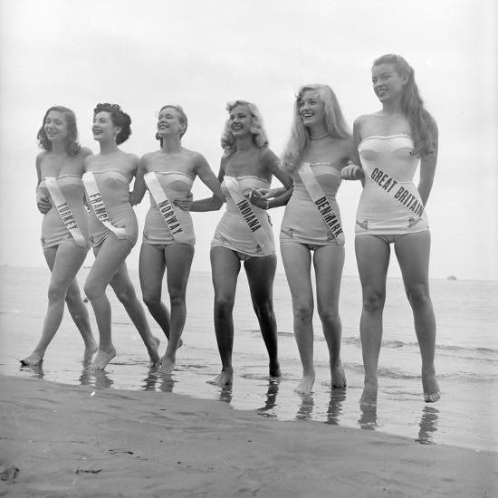 3 9 9a6 miss universe 1952.jpg