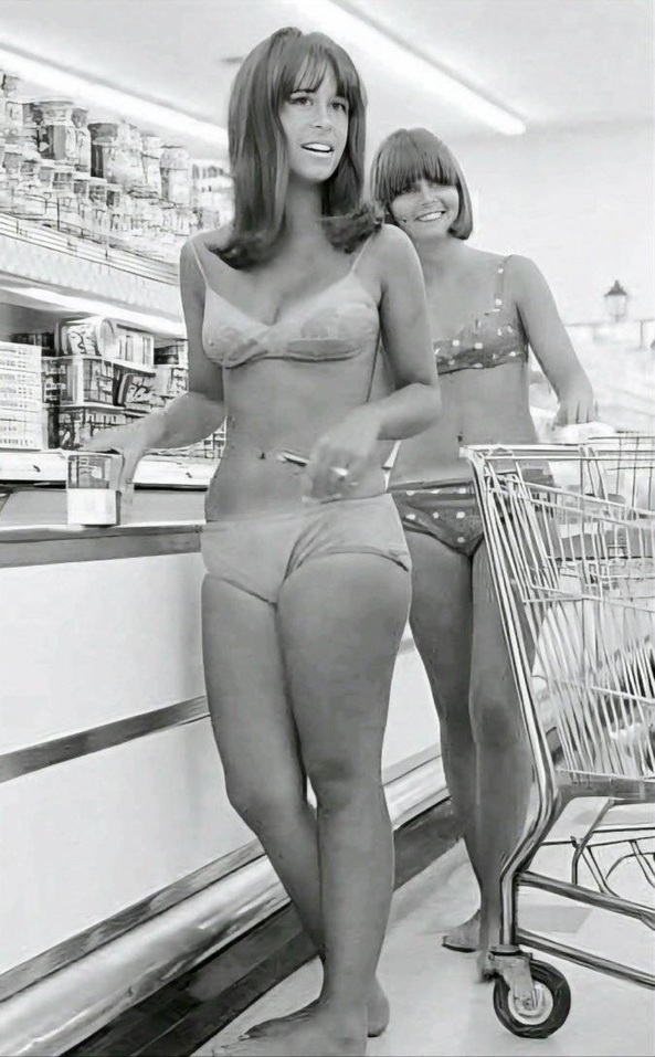 3 9 9b9 sue bennett and joy calig supermarket 1965.jpg
