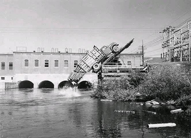 3 9 9c6 pulp wood unloading in MAINE.jpg