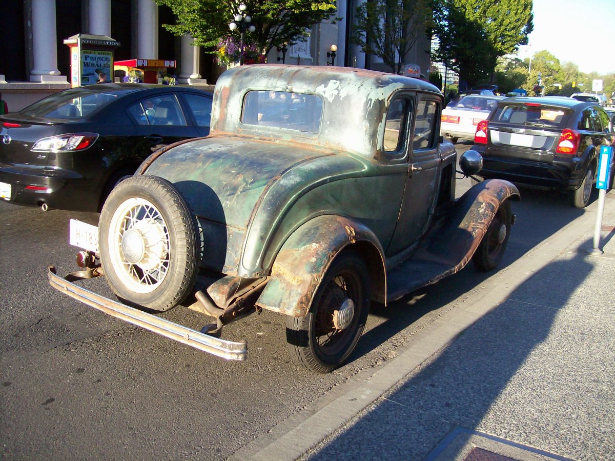 32 Ford coupe rear view.jpg