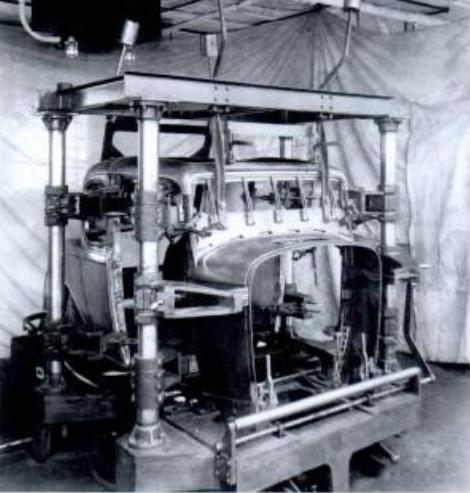 '32 Ford Standard  (5wd) Coupe body in Jig.jpg