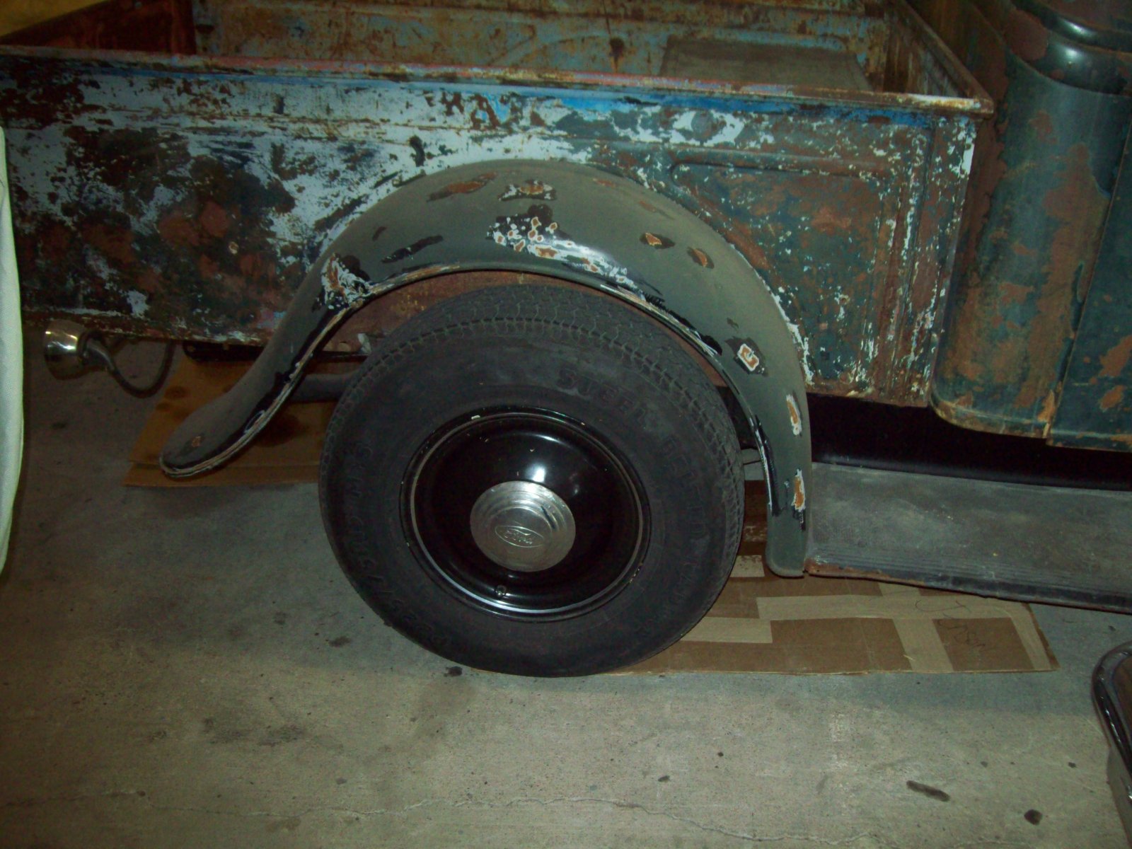 32 hubcap 003.JPG