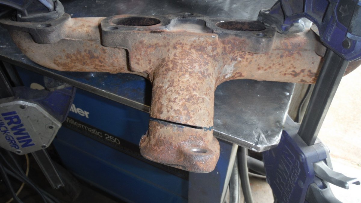 331 HEMI Stk Left exh manifold cut-line_1.JPG