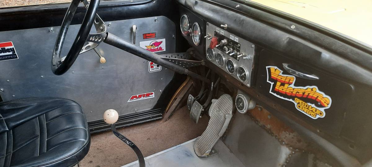 39 Willys interior.jpg