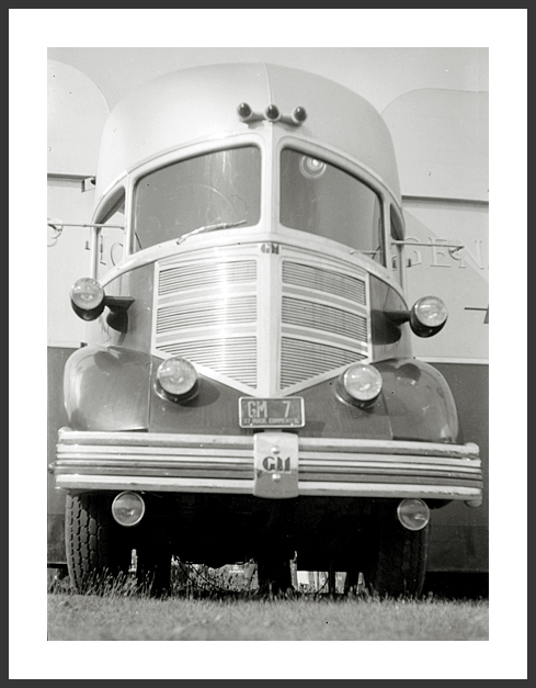 40 GM 36 Silvertop Streamliner.jpg
