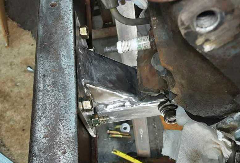 411 011421 Pass side motor mount installed.jpg