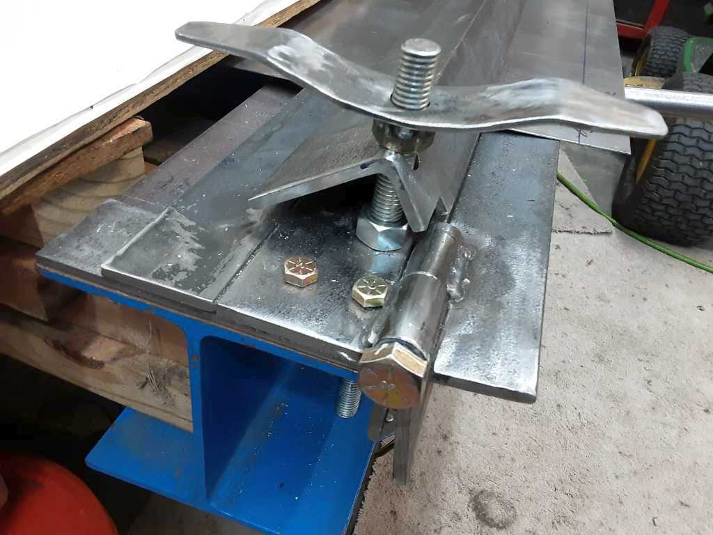 442 021121 Wingnut detail - setup for first real bend.jpg