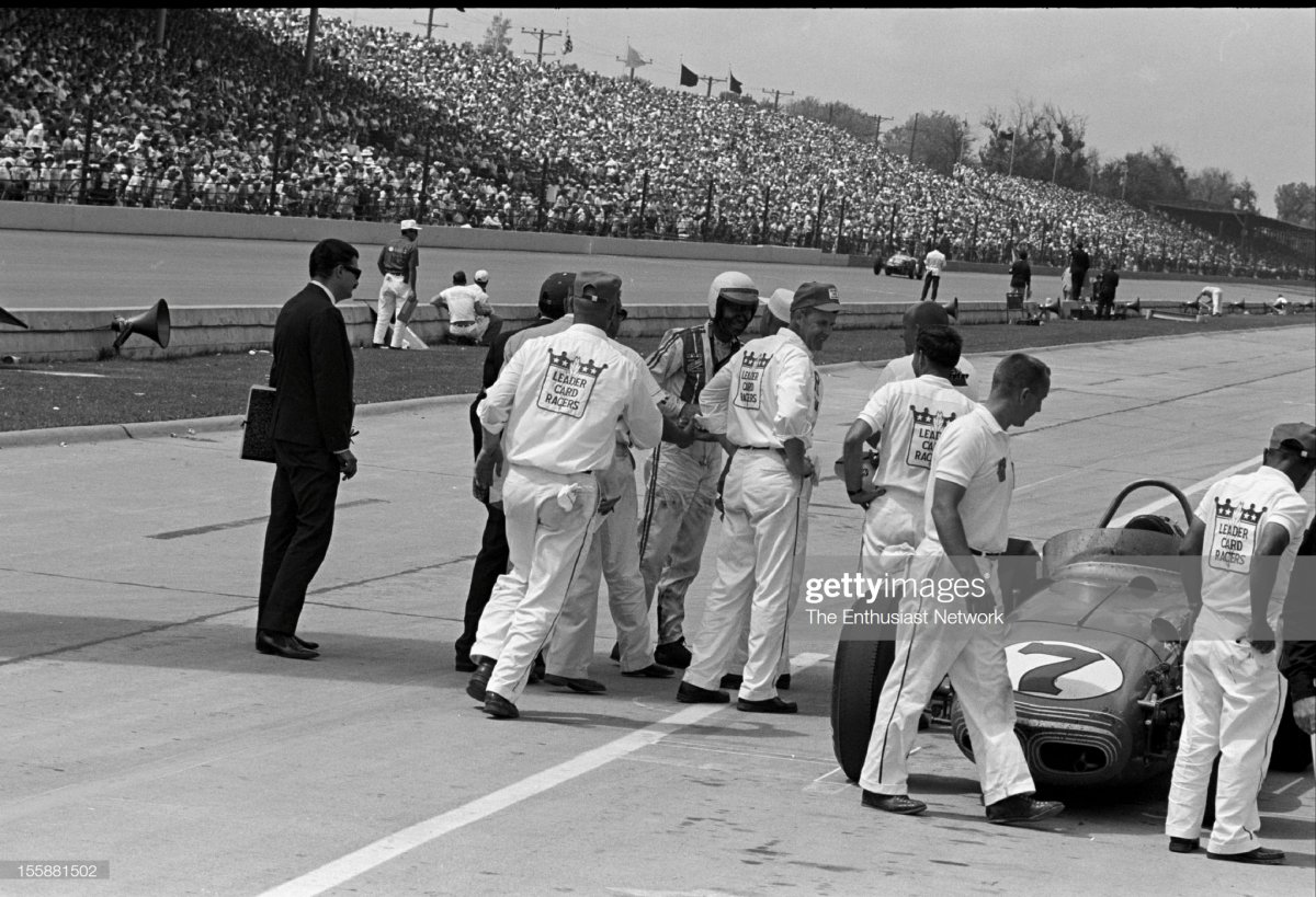 46 1962 Indianapolis 500. Len Sutton talks t.jpg