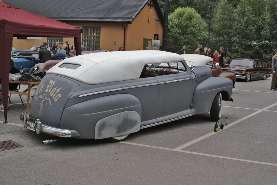 47 Ford custom rear.jpg