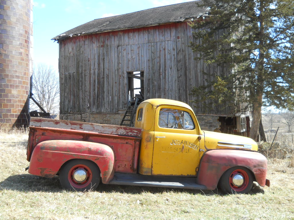 48 ford @ Toms farm 002.jpg