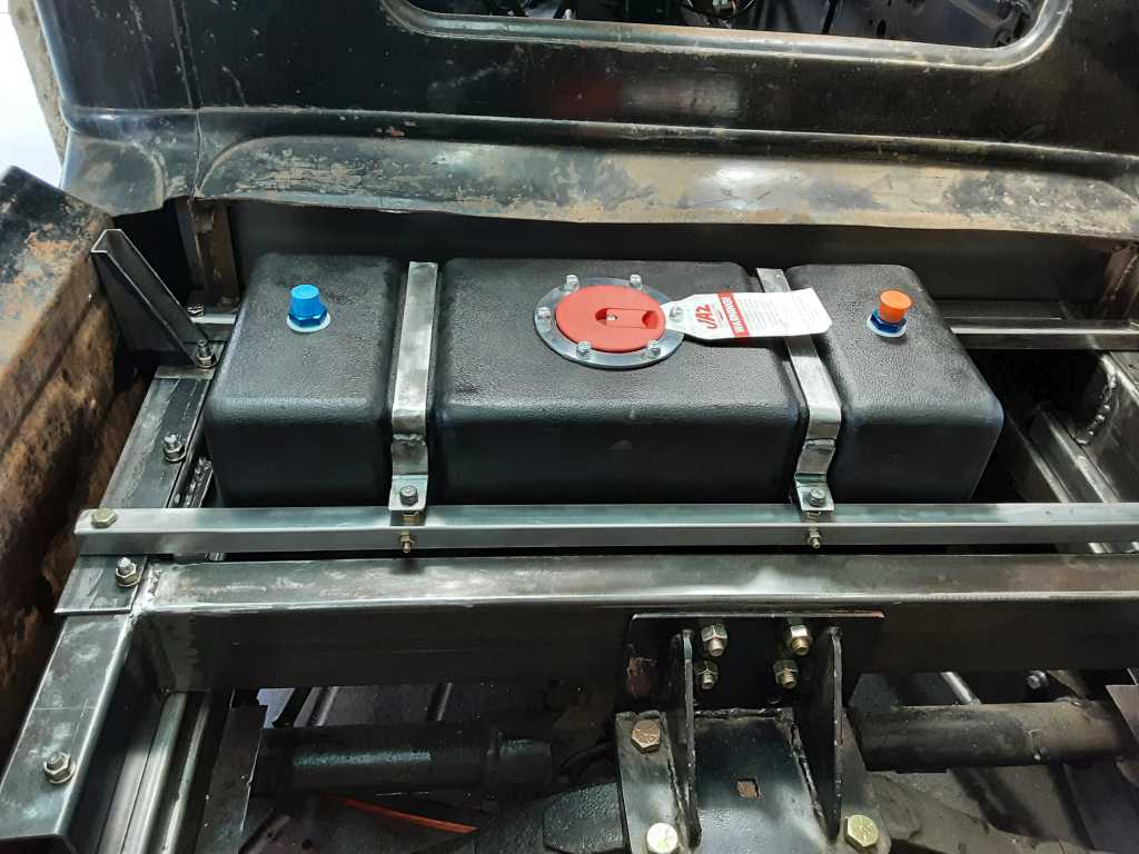 484 042521 Fuel tank installed.jpg